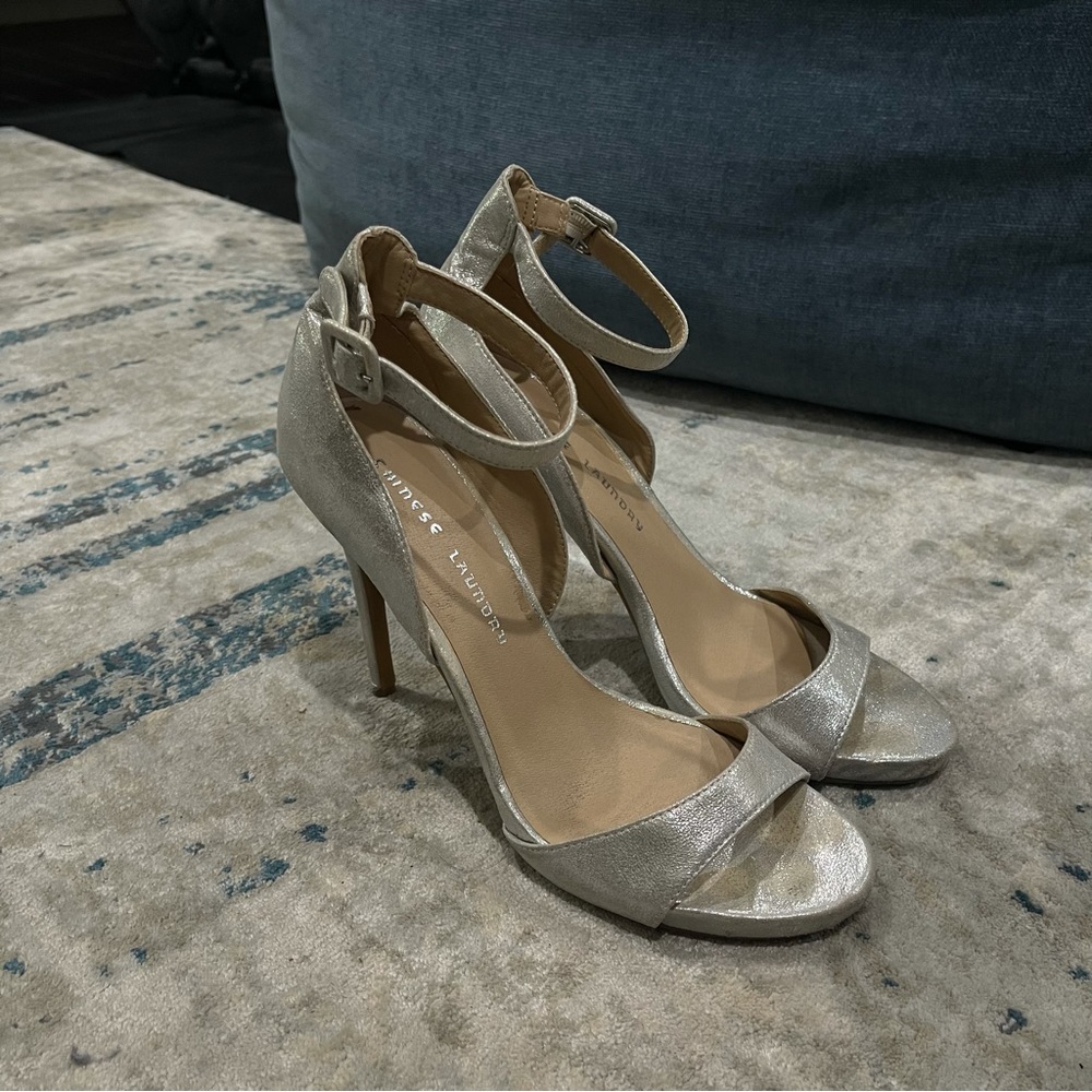 Chinese laundry silver metallic open toe heel